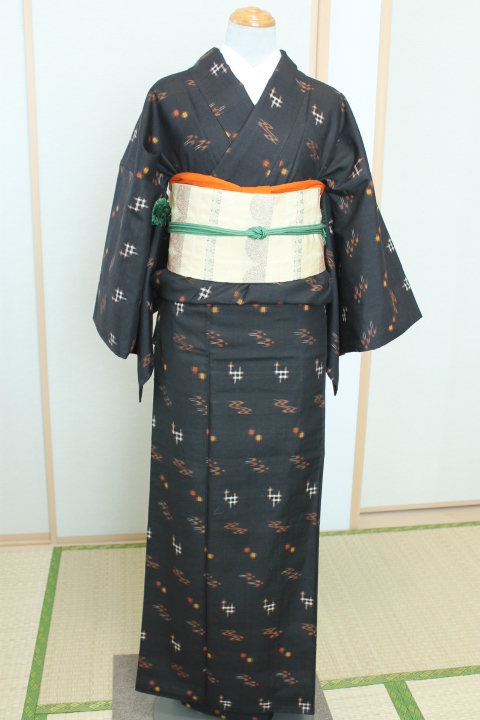 正絹 紬 久米島紬のようなお着物 - 着物